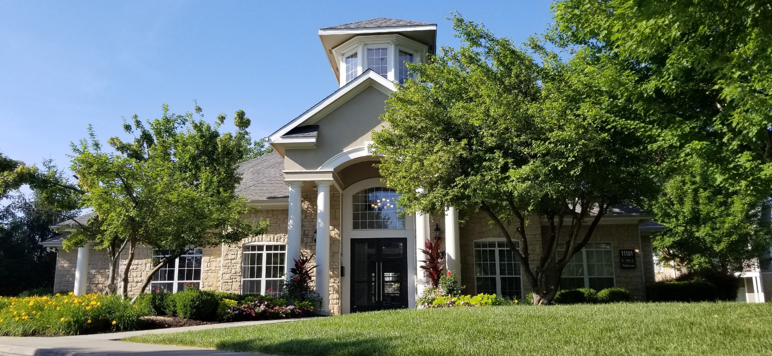 25 Best Luxury Apartments in Overland Park, KS (with photos) RENTCafé